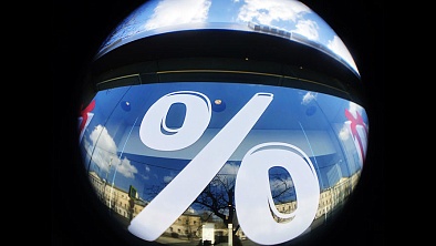 Эксперт призвал россиян внимательно относиться к рекламе новогодних вкладов